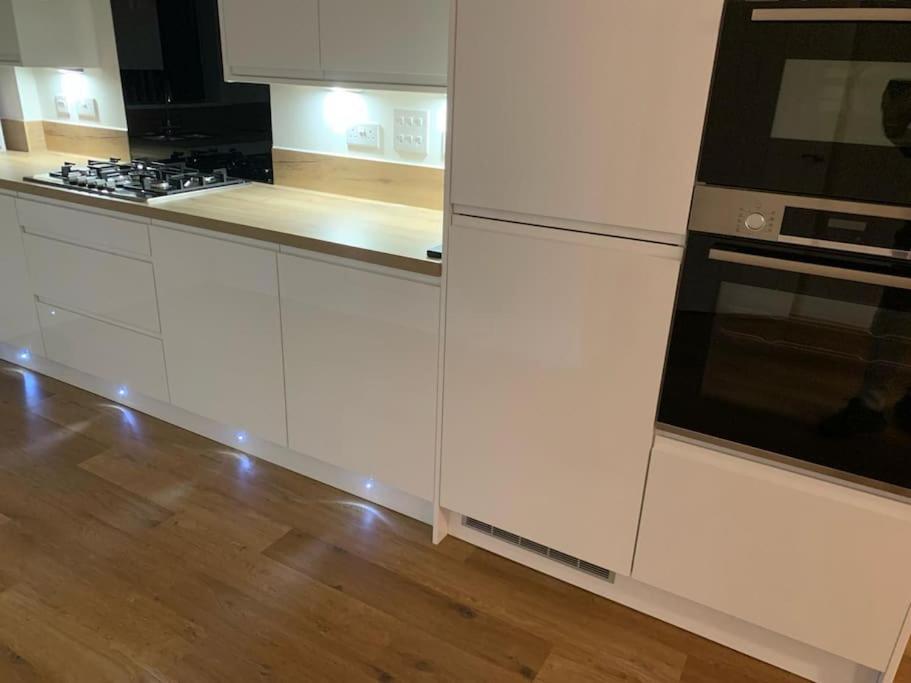 Brand New Entire 4 Bed House Multiple Free Parking Early Check-In Late Check- Out Allowed South Ockendon Exteriör bild